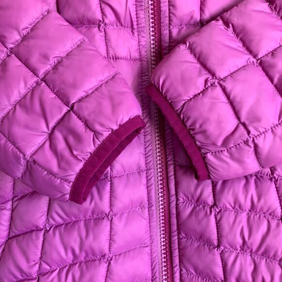 The North Face Girls' Reversible Thermoball Hoodie Jacket - Picture 11 of 15